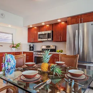 https://castle-waikiki-shore.hotelsinhawaii.org